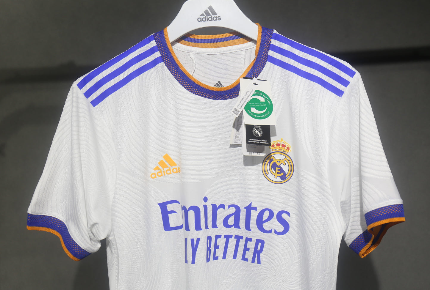 Real Madrid Retro Player version kit 21/22