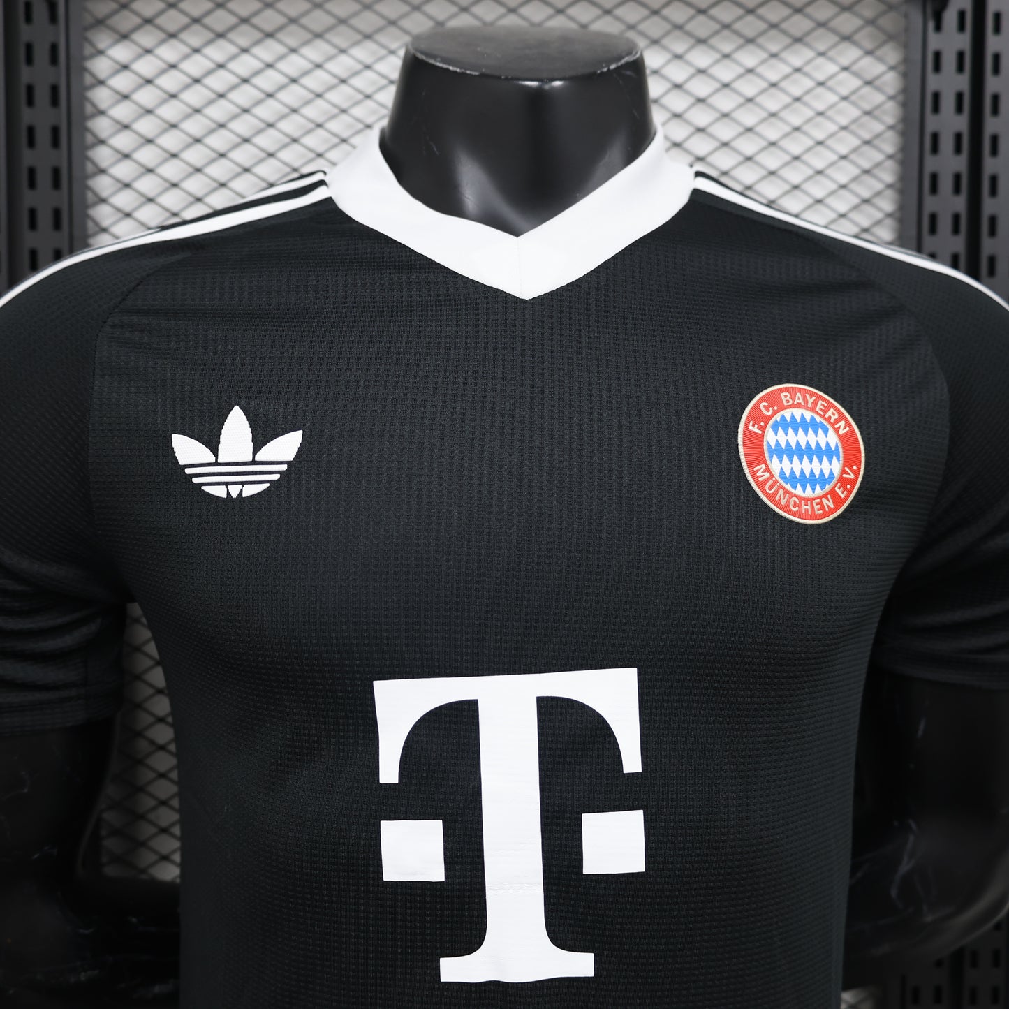 Bayern Munich Goalkeeper Kit 24/25