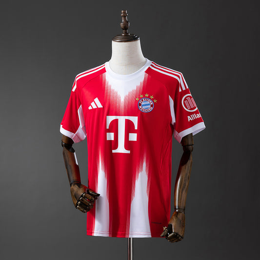 Bayern Home kit 25/26