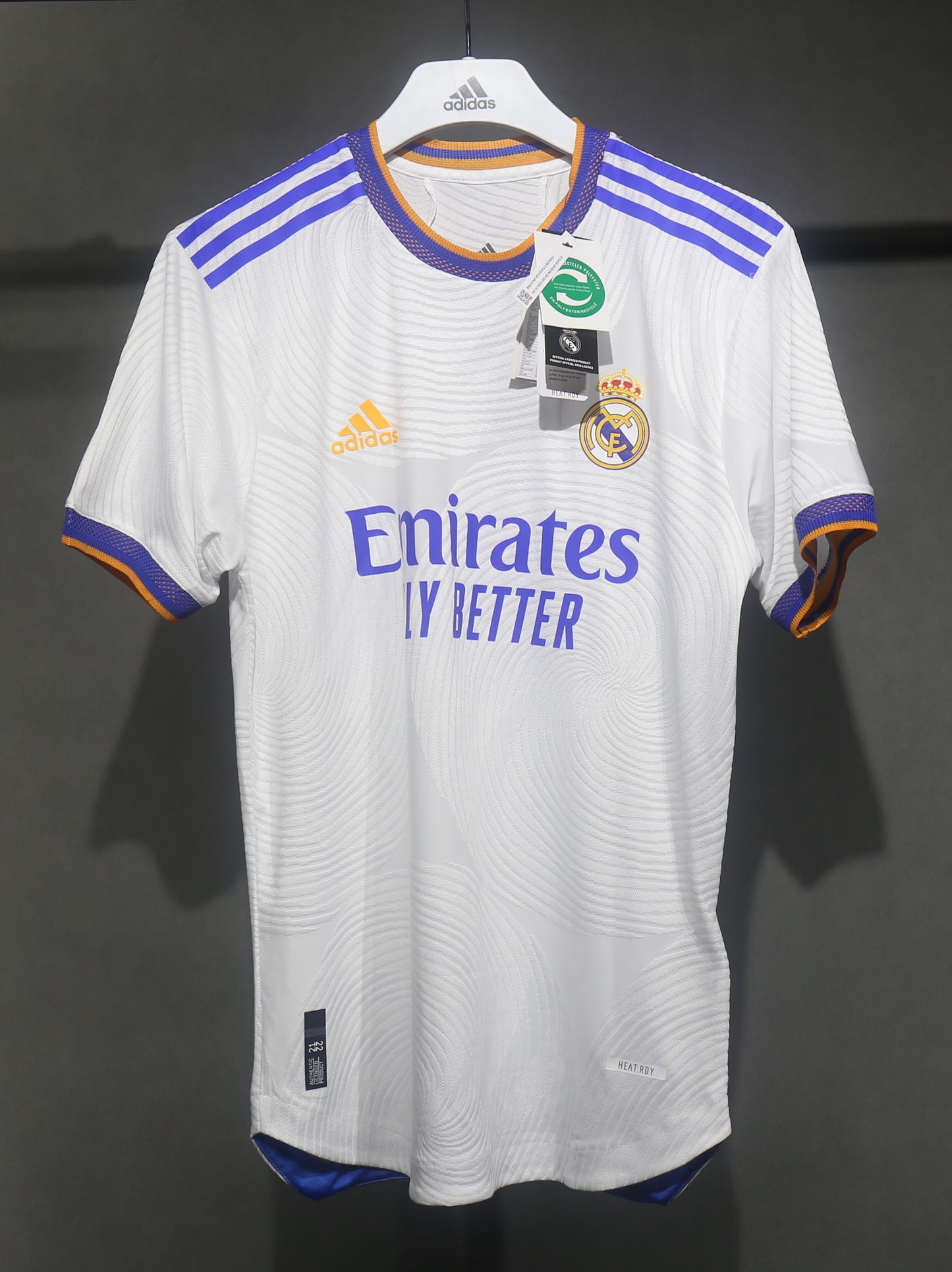 Real Madrid Retro Player version kit 21/22